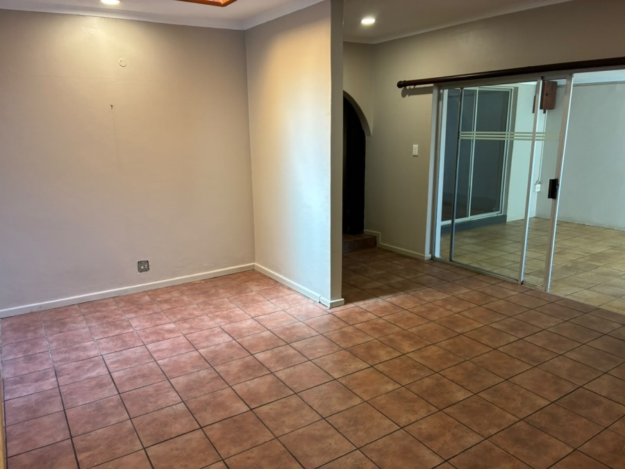 4 Bedroom Property for Sale in Fairy Glen Western Cape